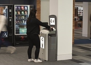 Nexus Evolution® poubelle et collecteur de gobelet à l'intérieur université 