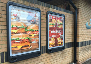 Stop trottoir Advocate™ panneau d’affichage au mural pour restauration rapide Burger King