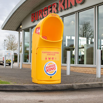 La poubelle Combo Delta™ conçue par Glasdon permet aux restaurants Burger King de collecter les déchets à la source